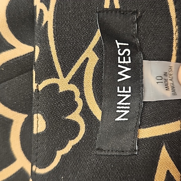 Nine West Skirt, Size 10, Black, Tan, Flowered, lining inside, Slit In Back - Picture 3 of 7